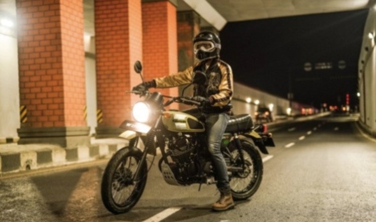  Sepeda motor di kota